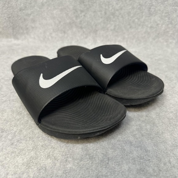 Nike Benassi Slides Shoes Mens Size 8 Black White Swoosh Sandals 832646-010 Pool - Picture 1 of 8